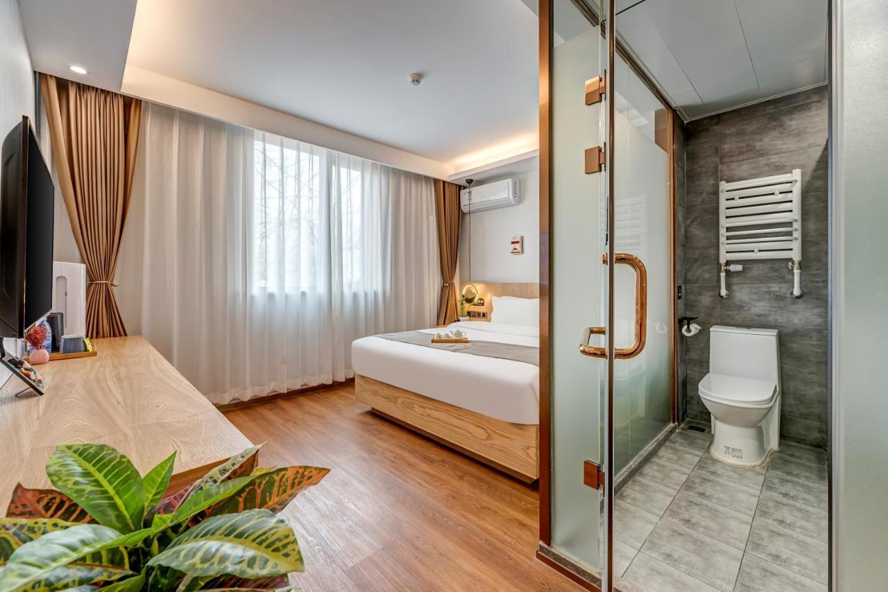 Happy Dragon Culture -in The Center Close To Forbidden City&wangfujing Street&subway Nearby &free Coffee & Free Laundry&english Speaking With Tour Services &free Wifi Unlimited For Western Software 4* ปักกิ่ง