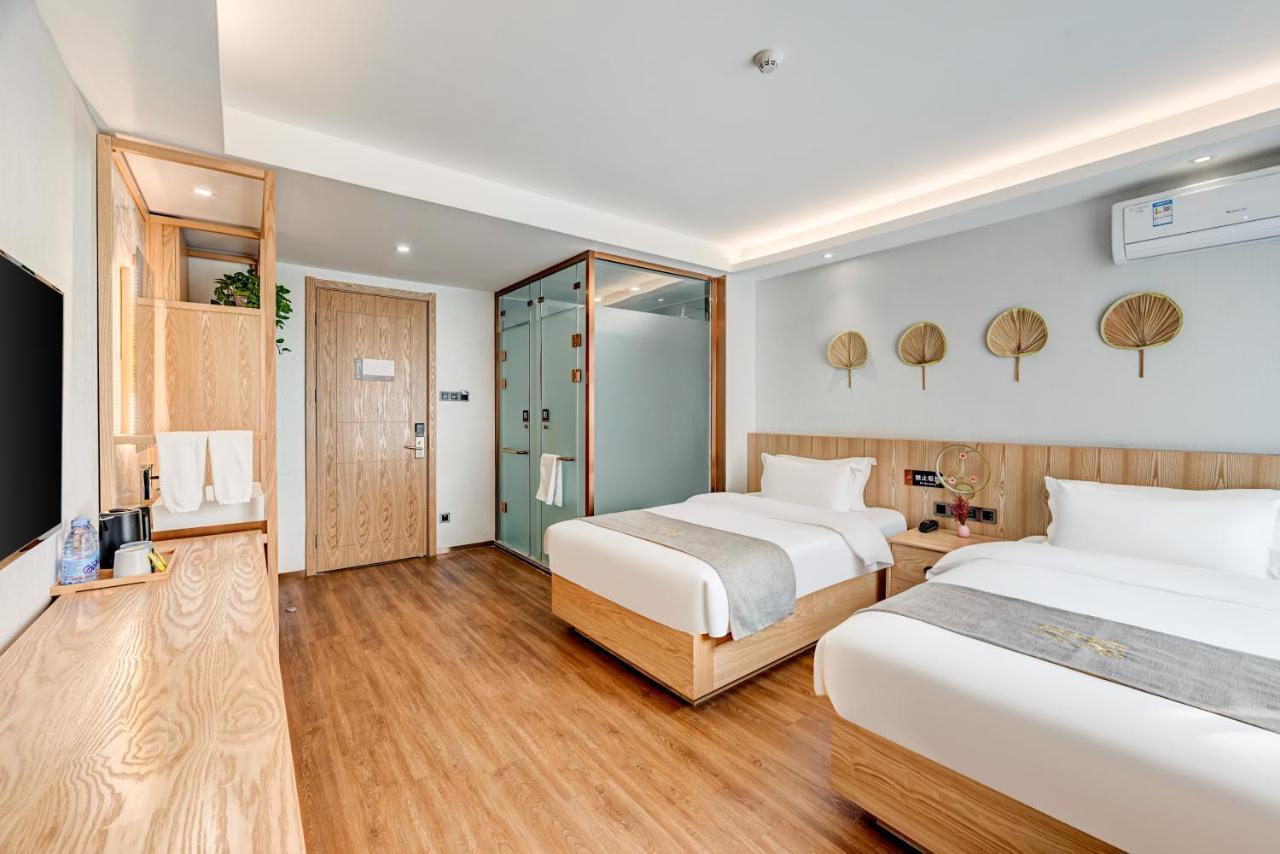โรงแรม Happy Dragon Culture -in The Center Close To Forbidden City&wangfujing Street&subway Nearby &free Coffee & Free Laundry&english Speaking With Tour Services &free Wifi Unlimited For Western Software ปักกิ่ง