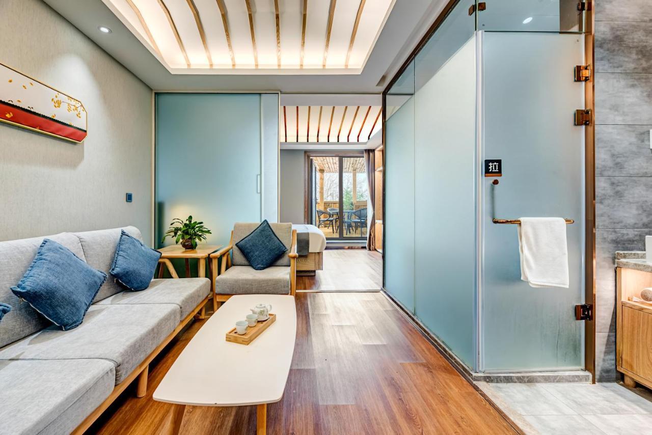 โรงแรม Happy Dragon Culture -in The Center Close To Forbidden City&wangfujing Street&subway Nearby &free Coffee & Free Laundry&english Speaking With Tour Services &free Wifi Unlimited For Western Software 4*