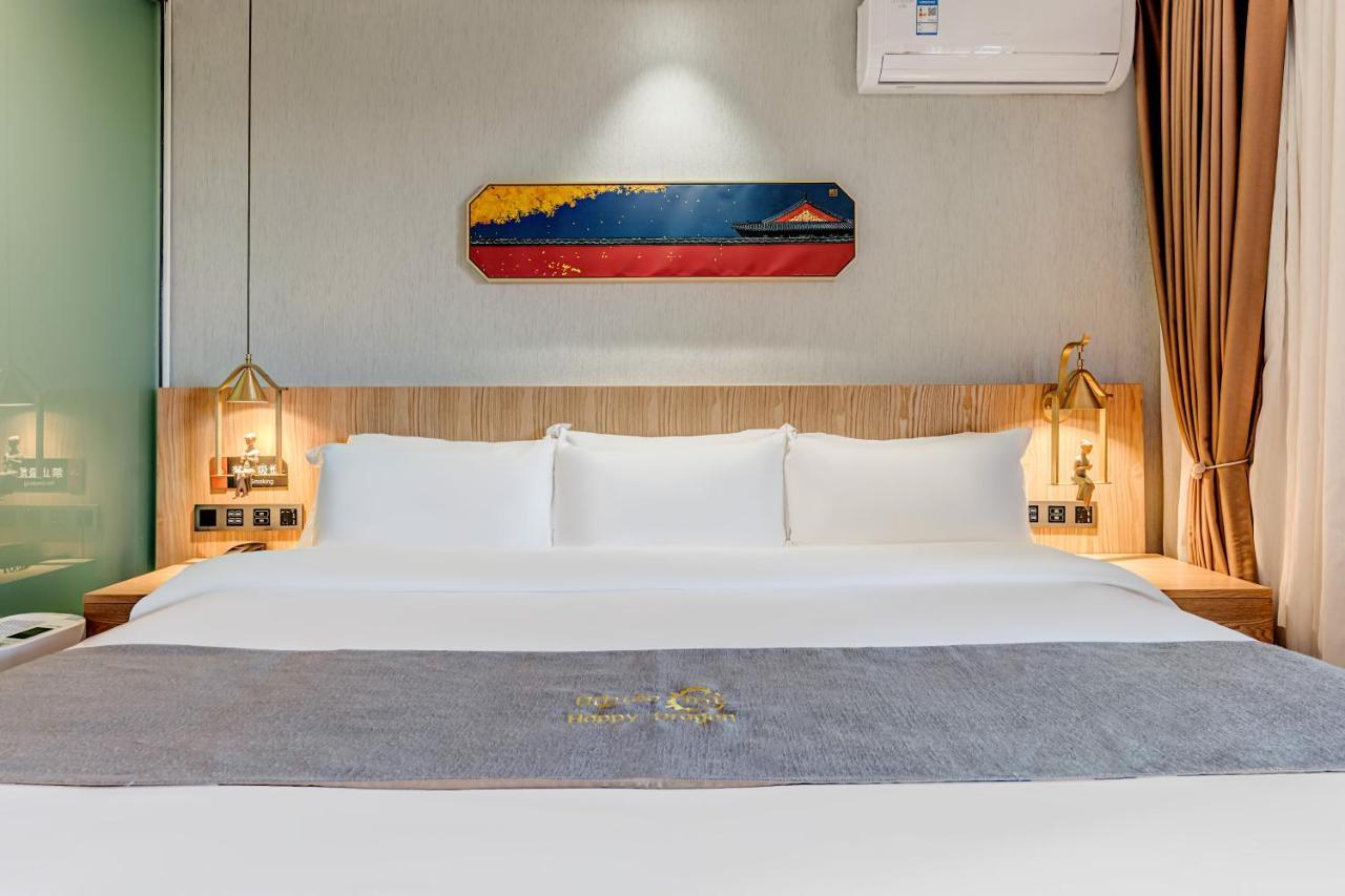 โรงแรม Happy Dragon Culture -in The Center Close To Forbidden City&wangfujing Street&subway Nearby &free Coffee & Free Laundry&english Speaking With Tour Services &free Wifi Unlimited For Western Software