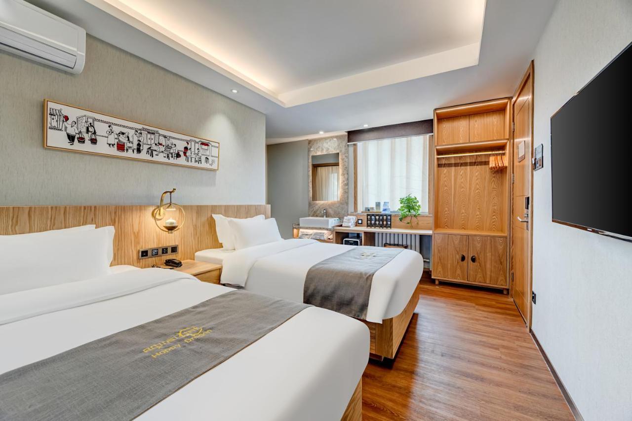 Happy Dragon Culture -in The Center Close To Forbidden City&wangfujing Street&subway Nearby &free Coffee & Free Laundry&english Speaking With Tour Services &free Wifi Unlimited For Western Software 4* ปักกิ่ง