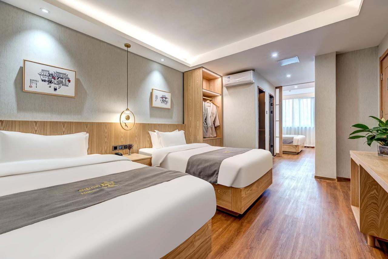 โรงแรม Happy Dragon Culture -in The Center Close To Forbidden City&wangfujing Street&subway Nearby &free Coffee & Free Laundry&english Speaking With Tour Services &free Wifi Unlimited For Western Software ปักกิ่ง