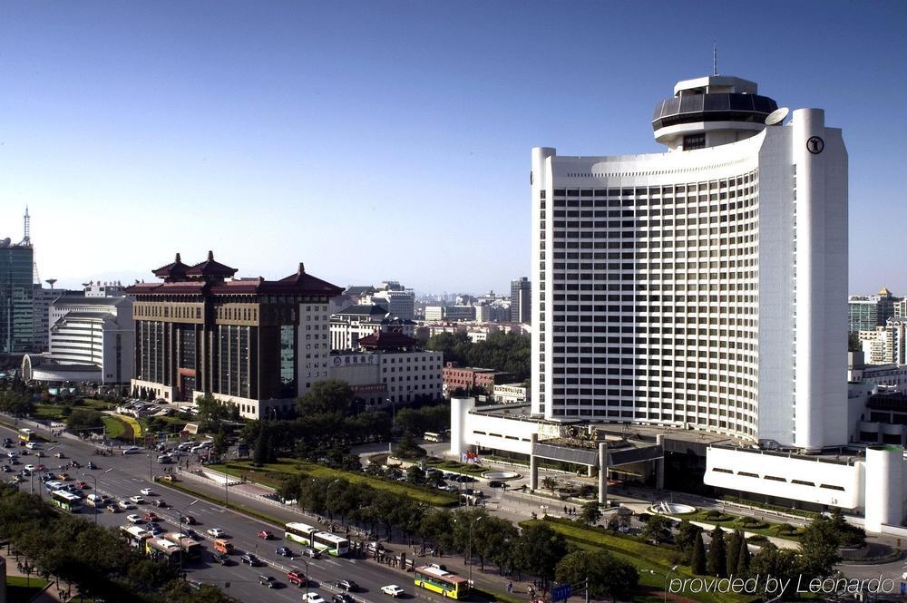 Happy Dragon Culture -in The Center Close To Forbidden City&wangfujing Street&subway Nearby &free Coffee & Free Laundry&english Speaking With Tour Services &free Wifi Unlimited For Western Software 4*