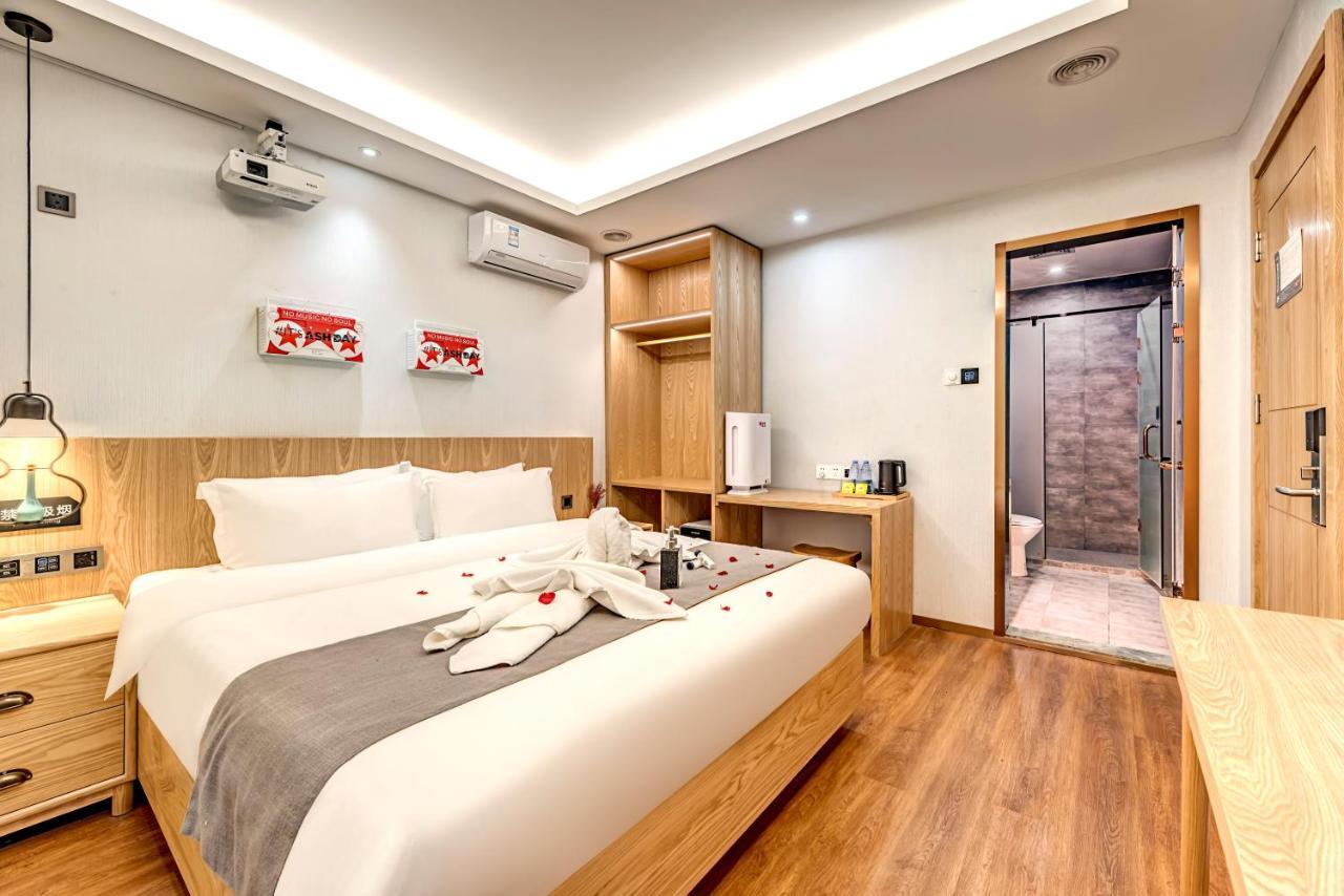 Happy Dragon Culture -in The Center Close To Forbidden City&wangfujing Street&subway Nearby &free Coffee & Free Laundry&english Speaking With Tour Services &free Wifi Unlimited For Western Software